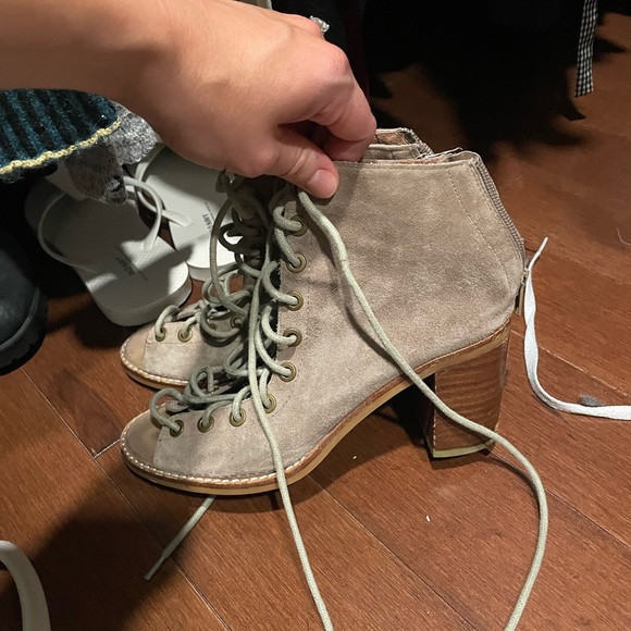 Jeffrey Campbell tie up Booties sz 6 Taupe greyish brown chunky heel - Picture 5 of 5